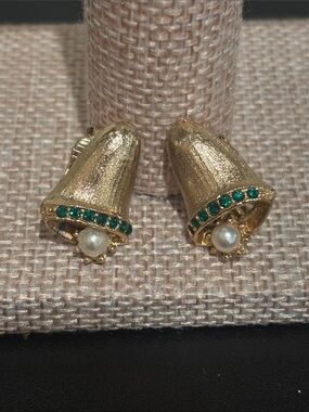 Vintage Textured Gold Tone Clip-On Earrings with Faux Emerald & Seed Pearl